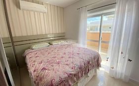 Suíte, piscina compartilhada, não é o apartamento inteiro somente suíte